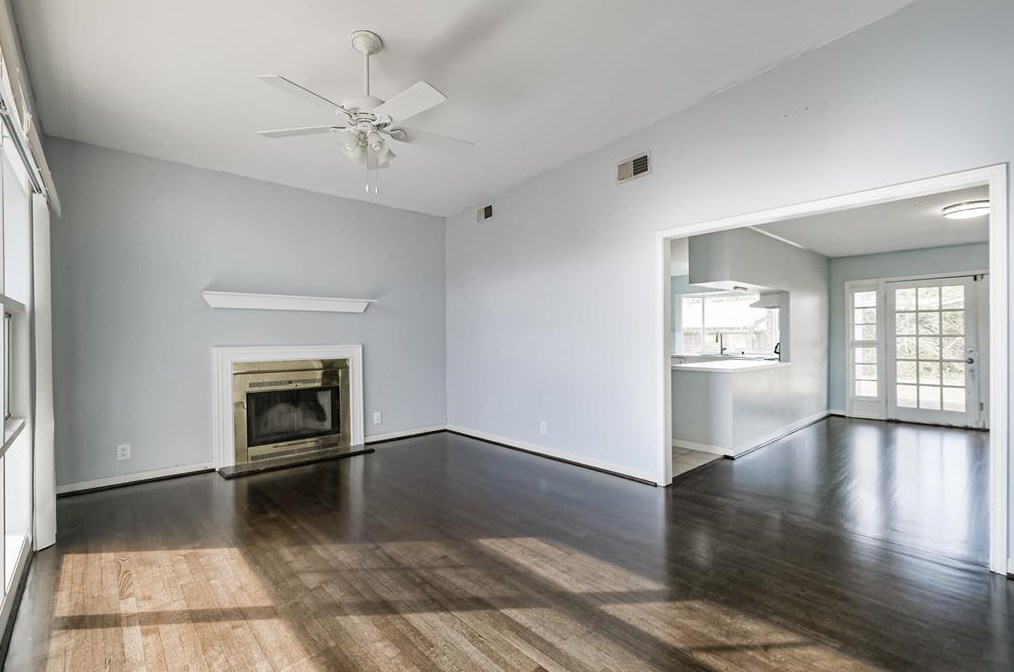 4410 Kingfisher Dr, Houston TX  77035-5110 exterior