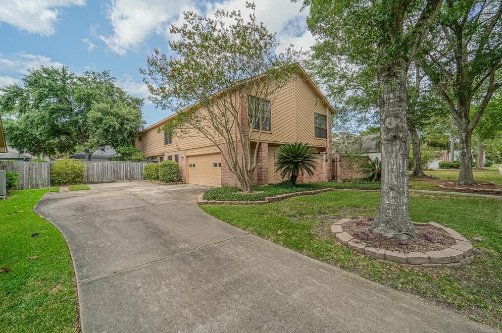 16347 Craighurst Dr, Houston, TX 77059-6513