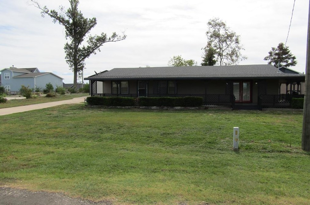 300 Oak Lee Dr, Onalaska, TX 77360-7395