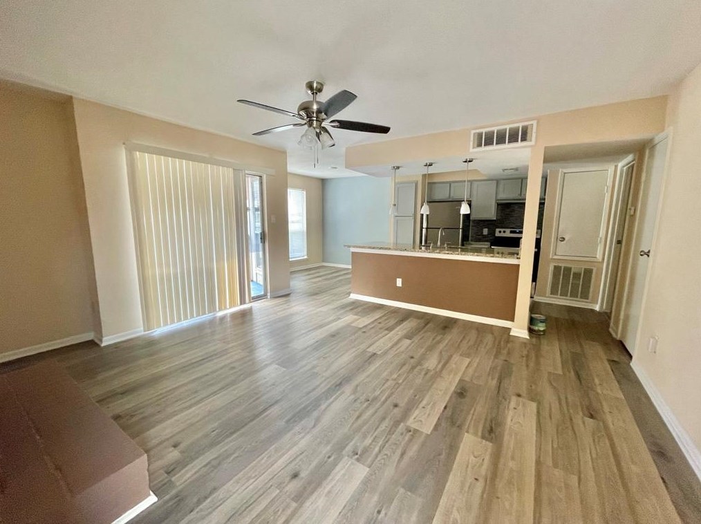 3919 Fairmont Pkwy #250, Pasadena, TX 77504