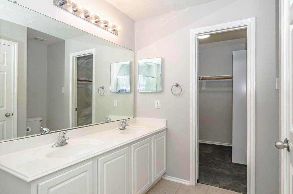 63 Burberry Park Cir, Spring TX  77382-5423 exterior