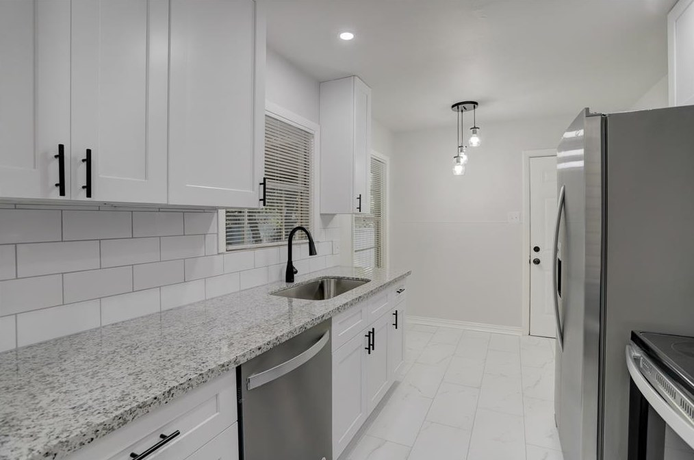 1009 15th Ave N, Texas City, TX 77590