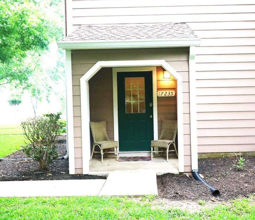 17235 Saturn Ln, Houston, TX 77058-2293