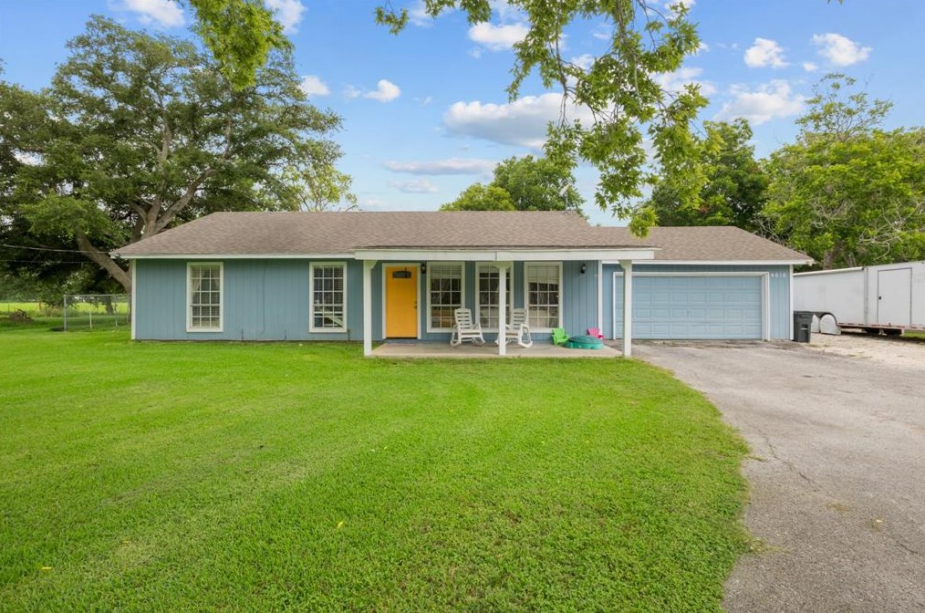 4616 Elm Ave, Santa Fe, TX 77517-2902
