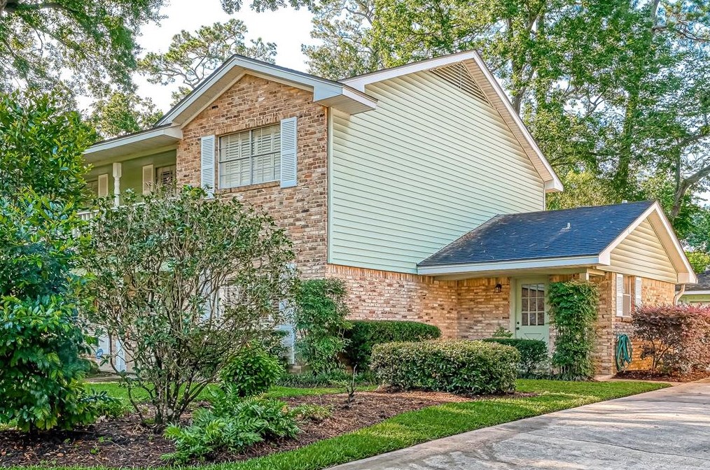 10811 Britoak Ln, Houston, TX 77079-3628