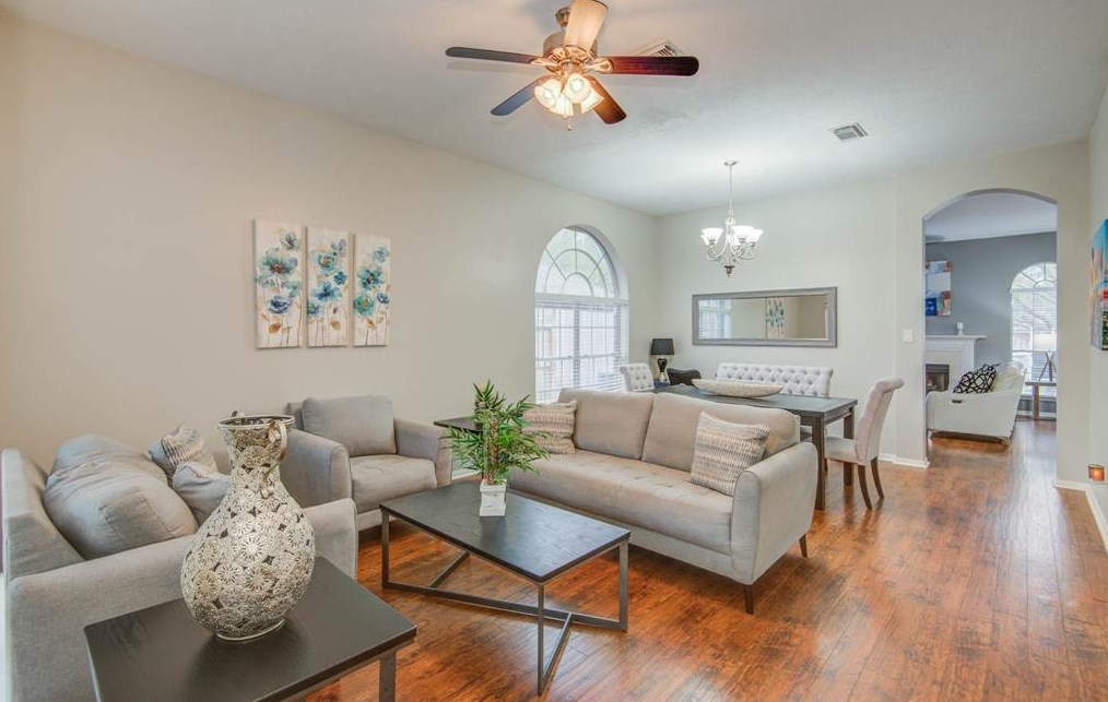 11414 Yorkshire Oaks Dr, Houston TX  77065-4924 exterior