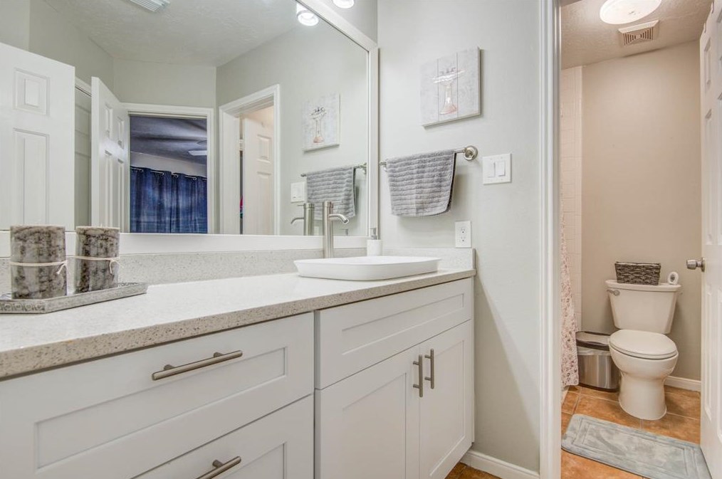 11414 Yorkshire Oaks Dr, Houston TX  77065-4933 exterior