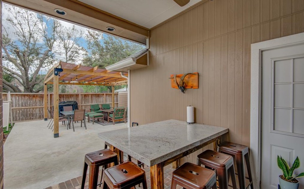 11414 Yorkshire Oaks Dr, Houston TX  77065-4933 exterior
