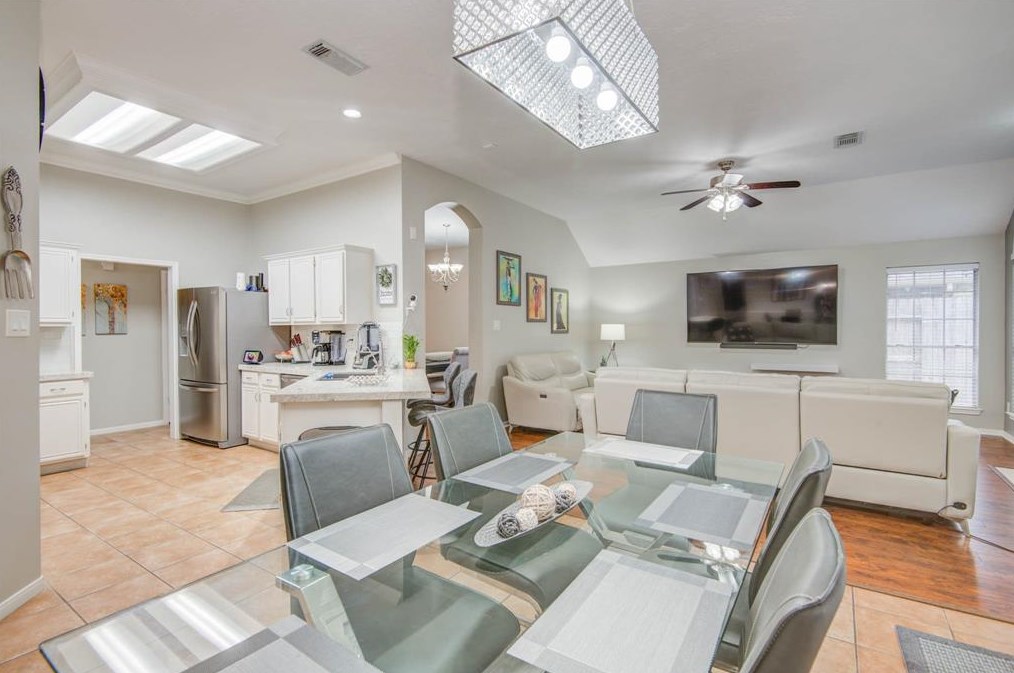 11414 Yorkshire Oaks Dr, Houston TX  77065-4933 exterior