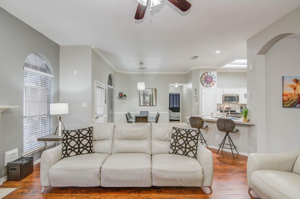 11414 Yorkshire Oaks Dr, Houston TX  77065-4933 exterior