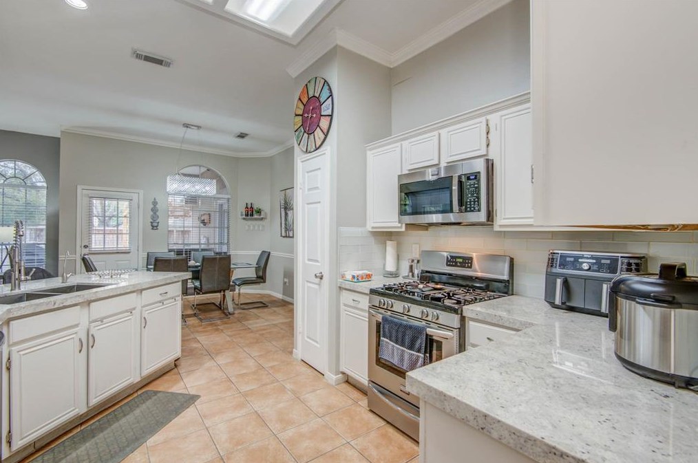 11414 Yorkshire Oaks Dr, Houston TX  77065-4933 exterior