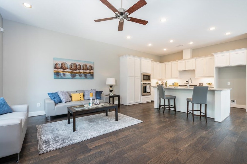 1228 Murrayhill Dr, Houston TX 77043-4240 exterior