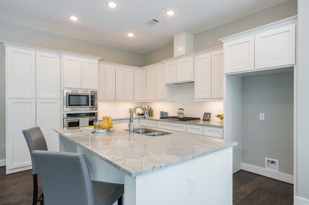 1228 Murrayhill Dr, Houston TX 77043-4240 exterior