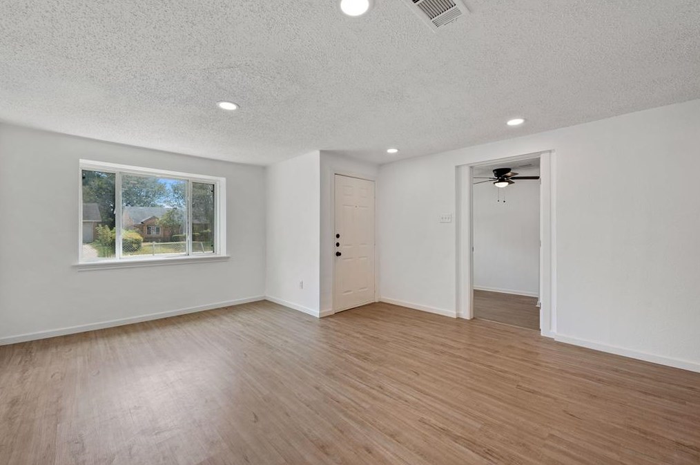 4002 Heatherbrook Dr, Houston TX  77045-5625 exterior