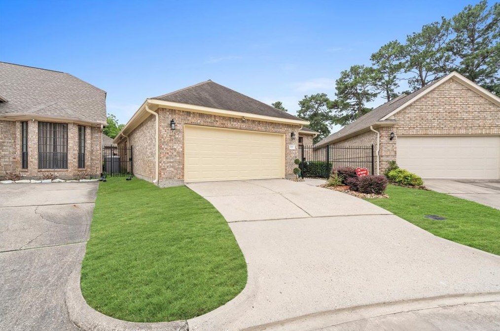 3111 Mountain Oak Ct, Houston, TX 77068-3117