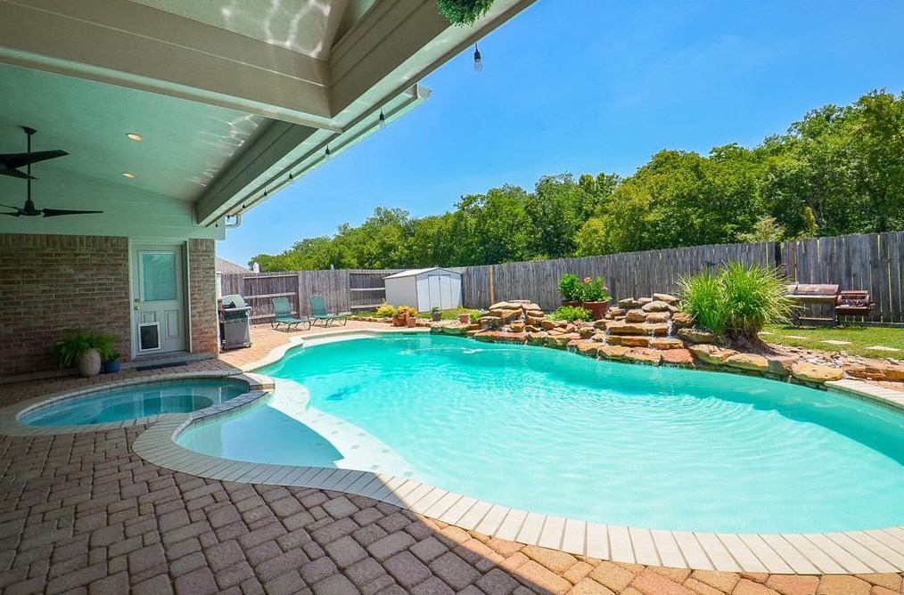 1323 Tahoe Valley Ln, Sugar Land, TX 77479-5368