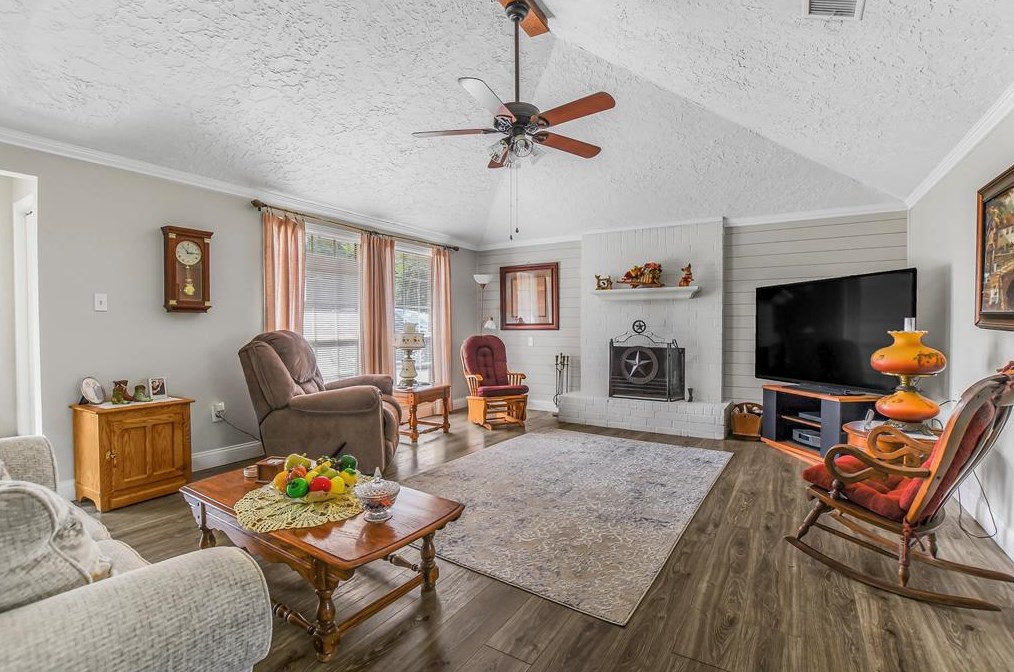 21043 Gray Wolf Trl, Crosby, TX 77532-3208