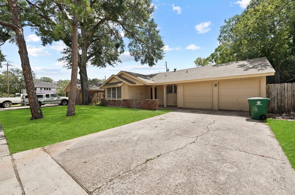 8005 Cedel Dr, Houston, TX 77055