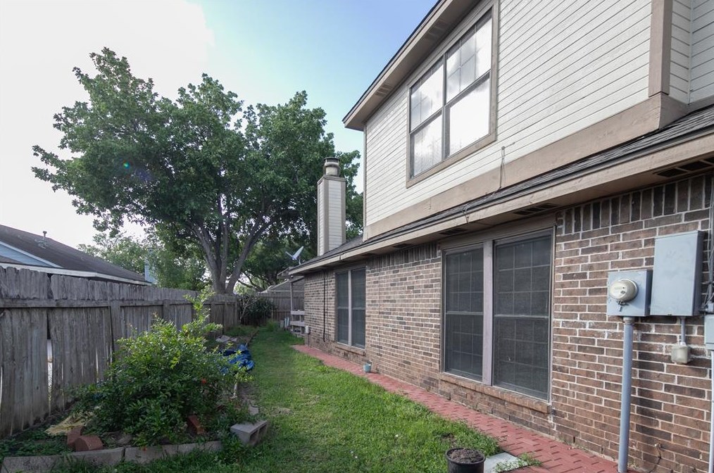 3126 Lazy Brook Dr, Sugar Land, TX 77479