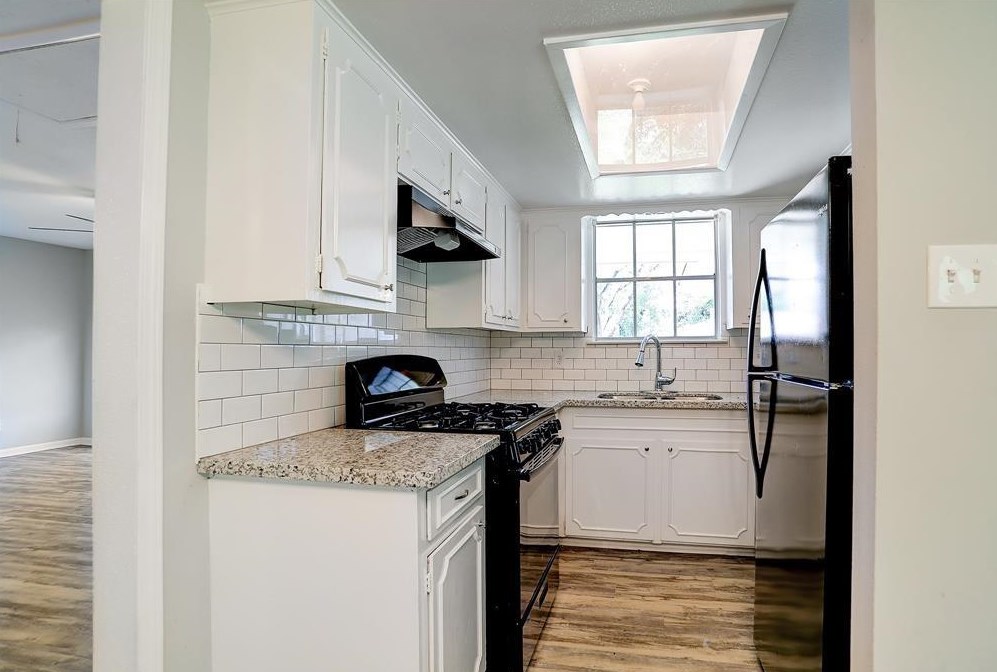 147 Greyfriar Dr, Houston, TX 77037-2929