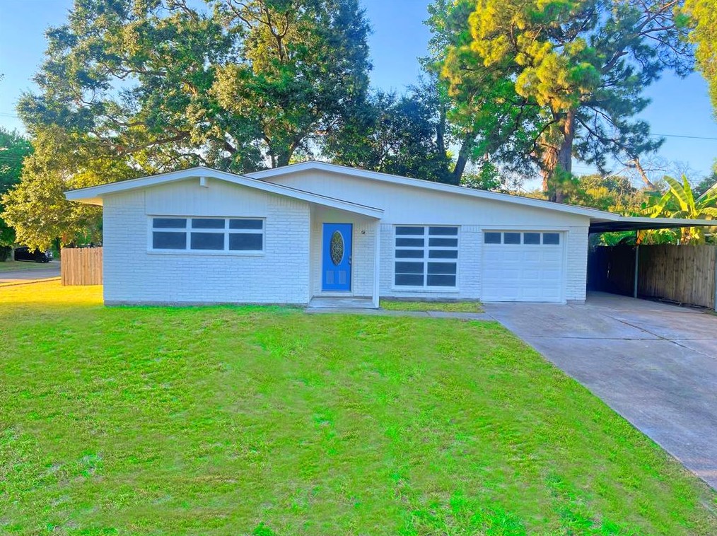 7203 Leader St, Houston, TX 77074-3438