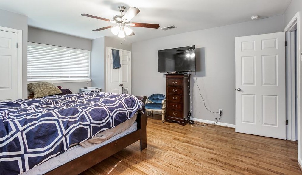 1329 Conrad Sauer, Houston TX 77043-4308 exterior