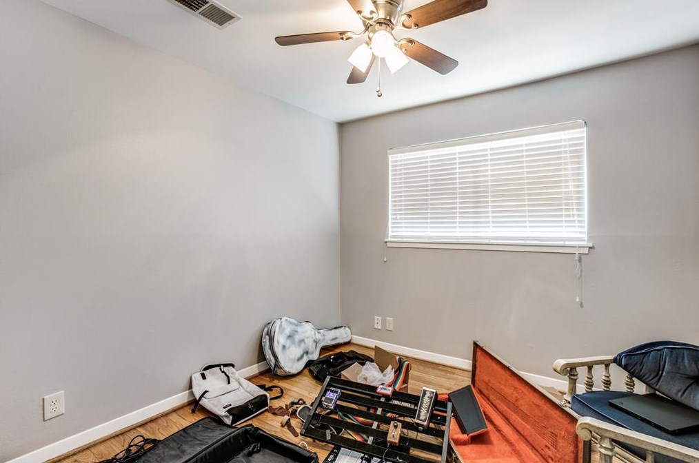 1329 Conrad Sauer, Houston TX 77043-4308 exterior