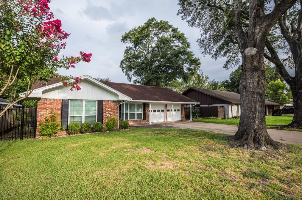 1329 Conrad Sauer Dr, Houston, TX 77043-4308
