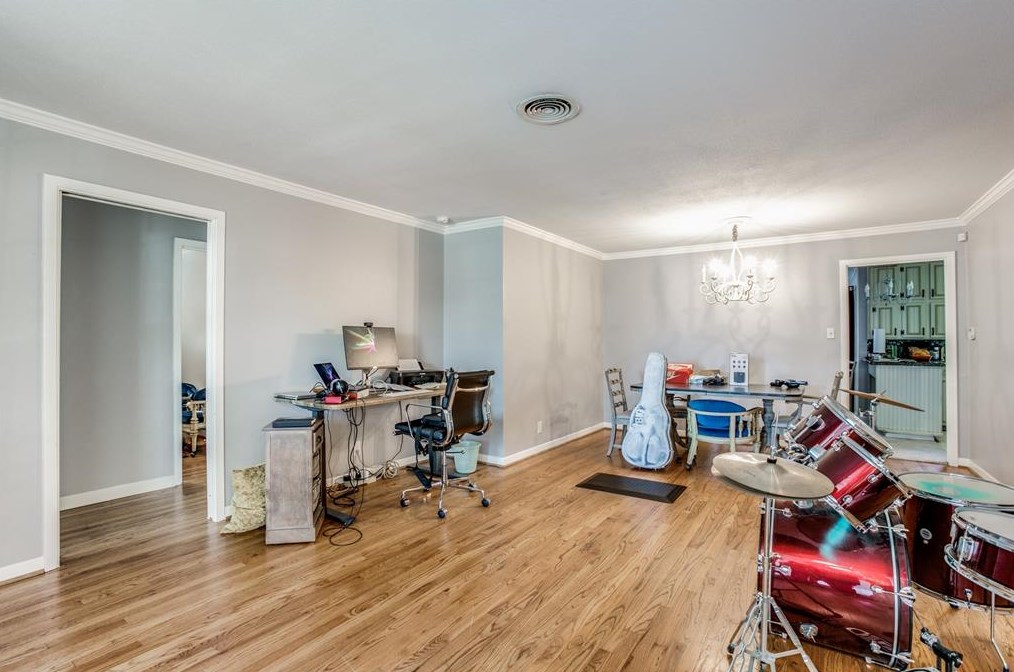 1329 Conrad Sauer, Houston TX 77043-4308 exterior