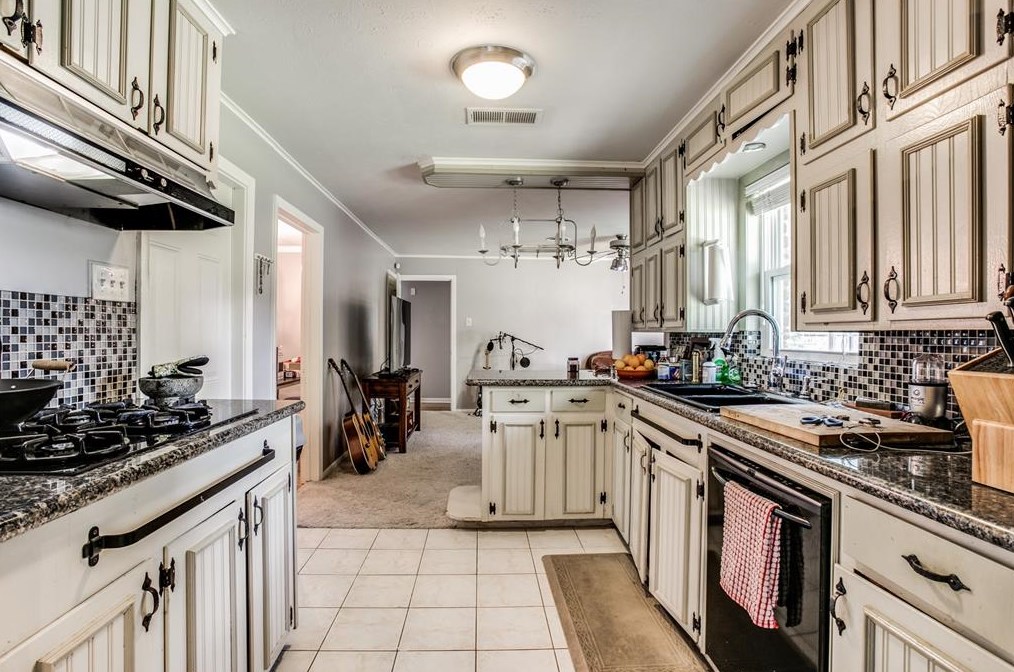 1329 Conrad Sauer, Houston TX 77043-4308 exterior