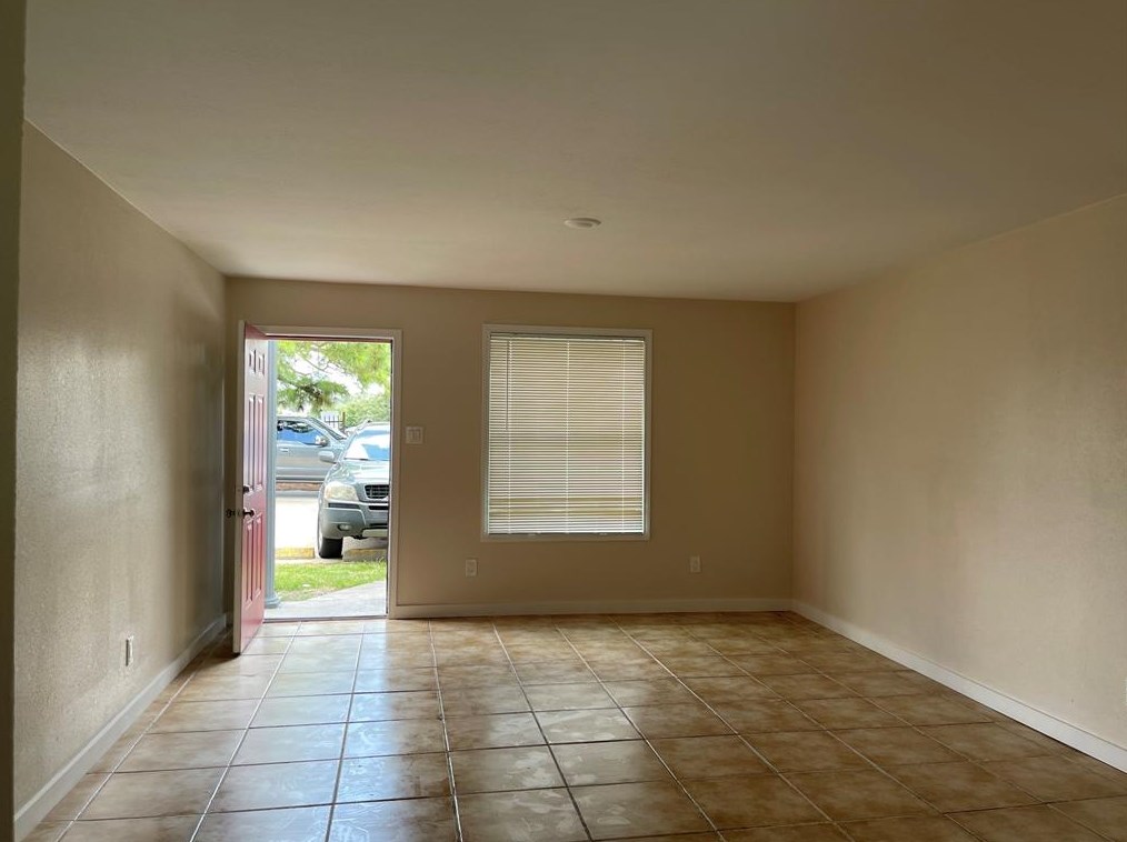 711 Barren Springs Dr Apt C, Houston, TX