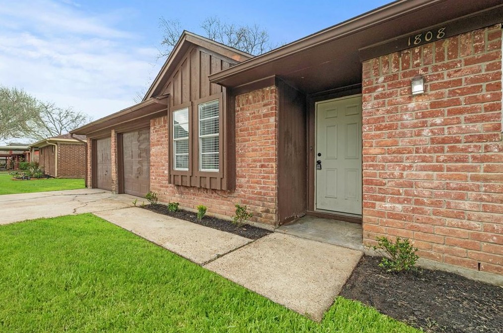 1808 Brumbelow St, Richmond, TX 77471
