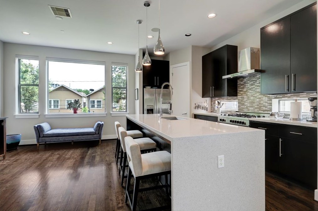 1807 Main St, Houston TX  77009-8000 exterior