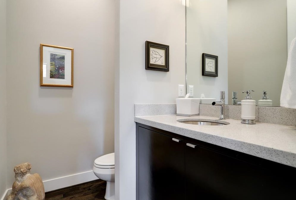 1807 Main St, Houston TX  77009-8000 exterior