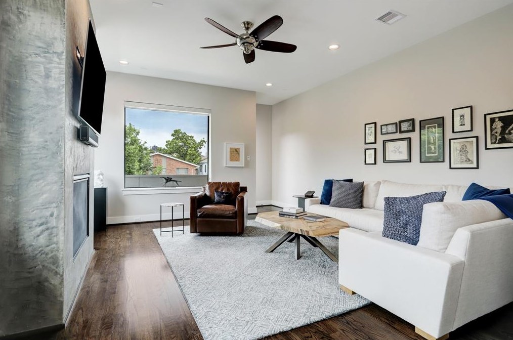 1807 Main St, Houston TX  77009-8000 exterior