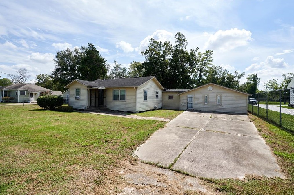 7412 Finch St, Houston TX  77028-3128 exterior