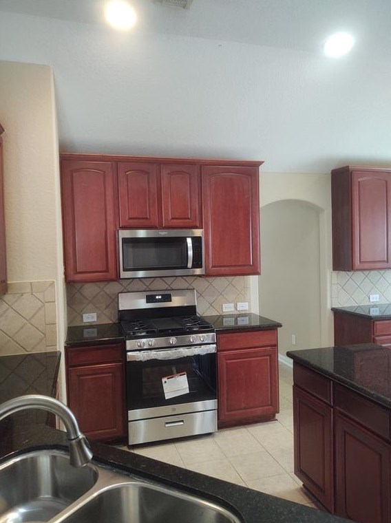 13815 Windsor Garden Ln, Houston TX  77044-1062 exterior