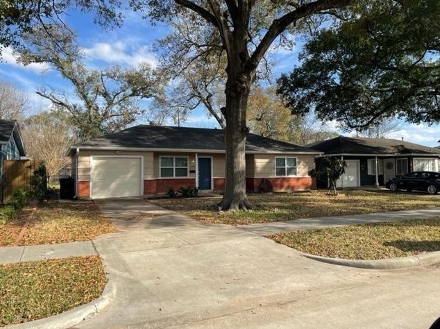 1942 Glosridge Dr, Houston, TX 77055