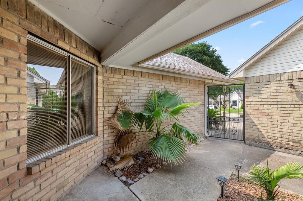 12059 Green Glade Dr, Houston, TX 77099-3219