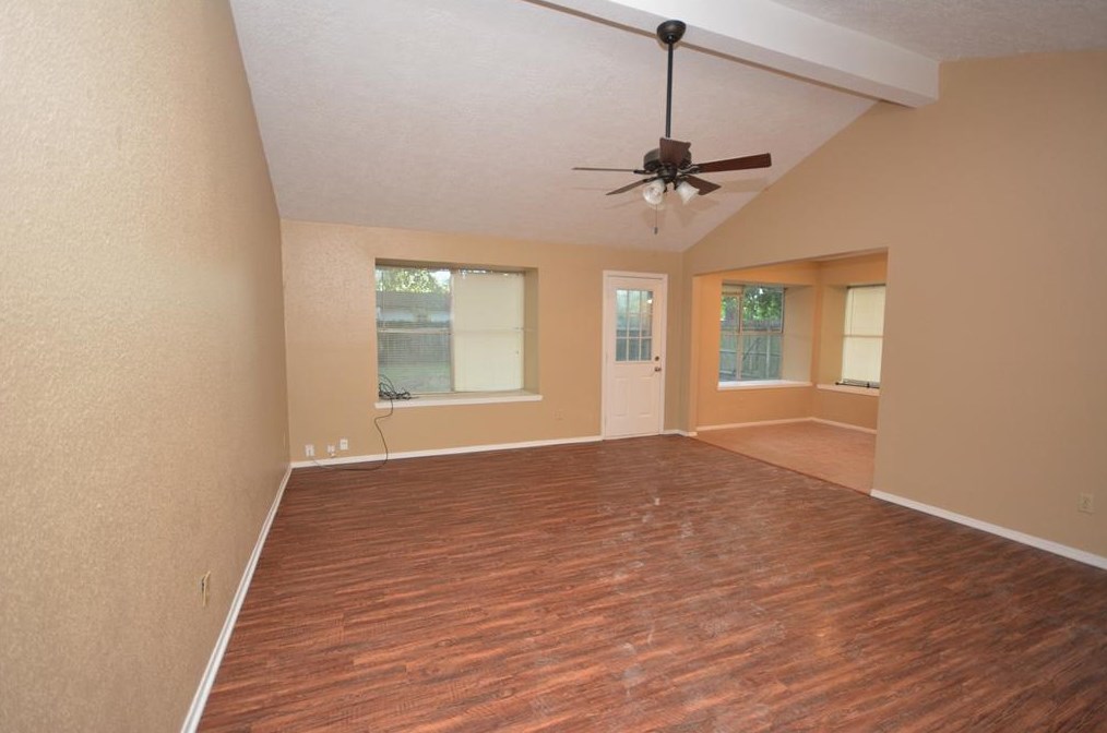 21 Sarita Rd, Angleton, TX 77515