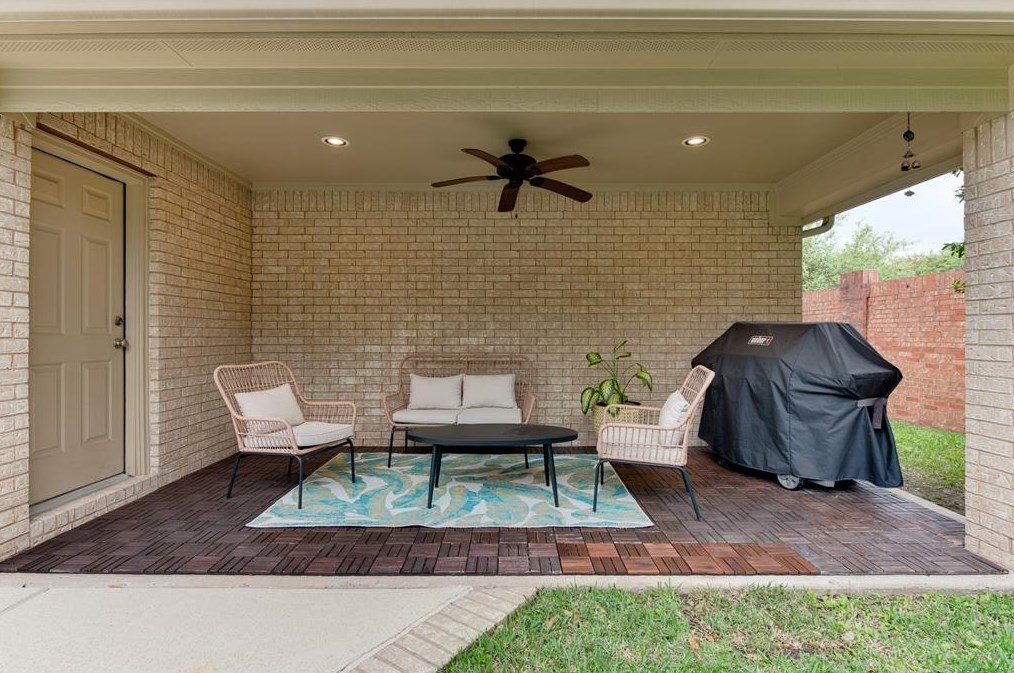 11810 Legend Mnr Dr, Houston TX  77082-3077 exterior