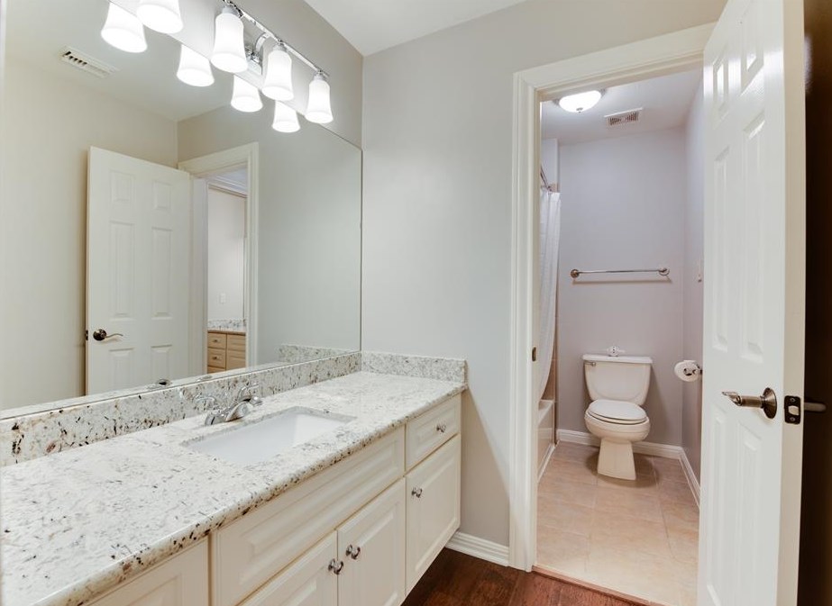 11810 Legend Mnr Dr, Houston TX  77082-3077 exterior