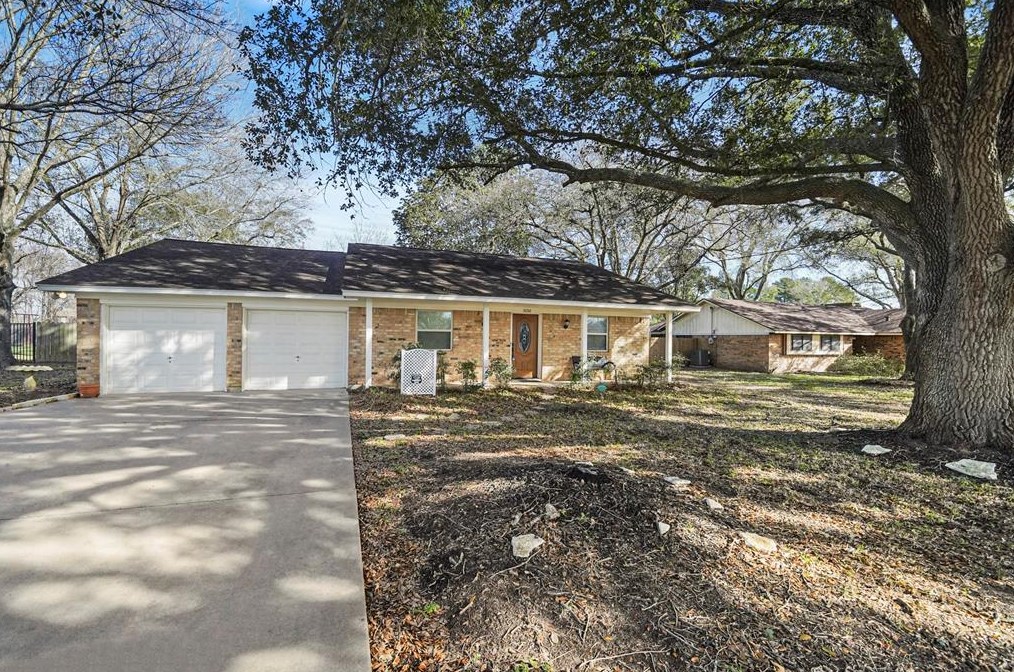 3050 Orange St, Waller, TX 77484