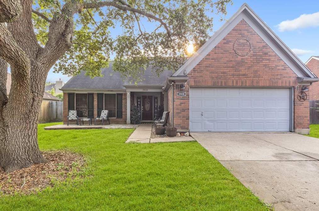 3908 Greenwood Dr, Pearland, TX 77584-9220