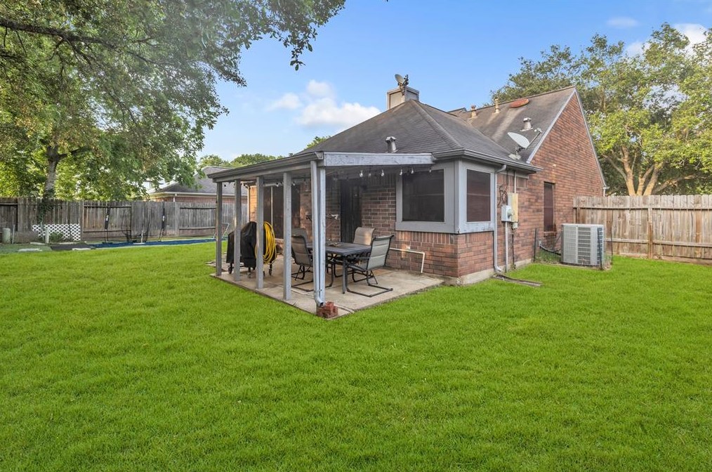 3908 Greenwood Dr, Pearland TX  77584-9259 exterior