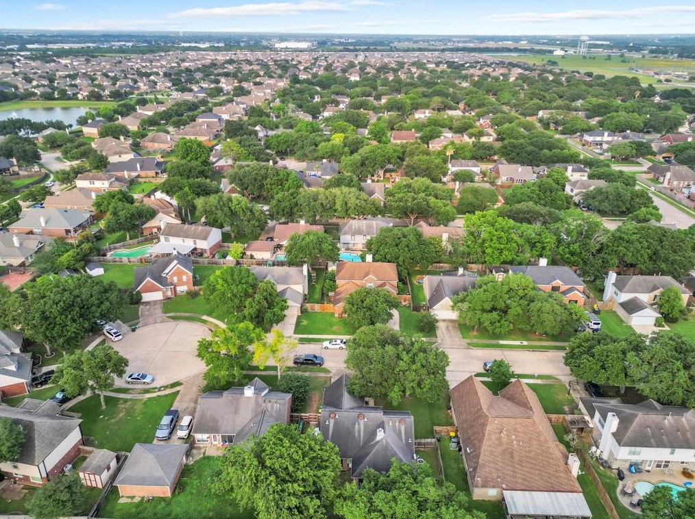 3908 Greenwood Dr, Pearland TX  77584-9259 exterior