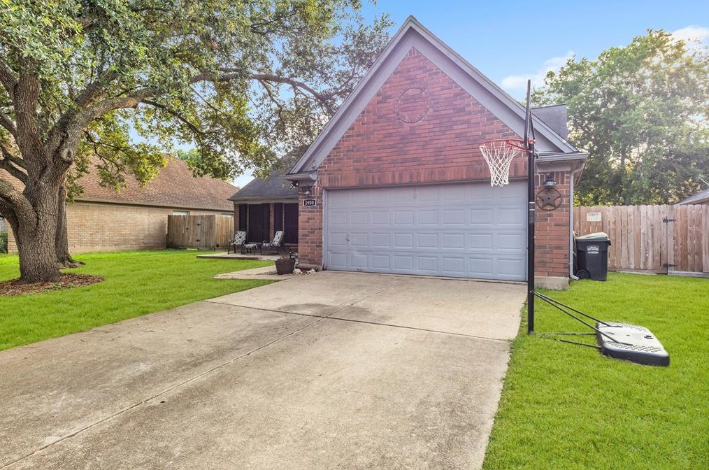 3908 Greenwood Dr, Pearland TX  77584-9220 exterior