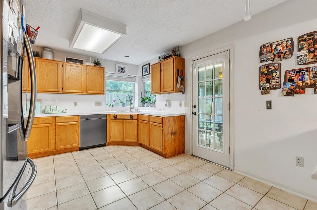 3908 Greenwood Dr, Pearland TX  77584-9259 exterior