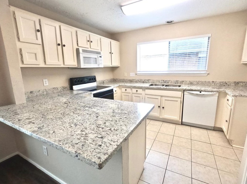 2506 Radcliffe Dr, Sugar Land, TX 77498