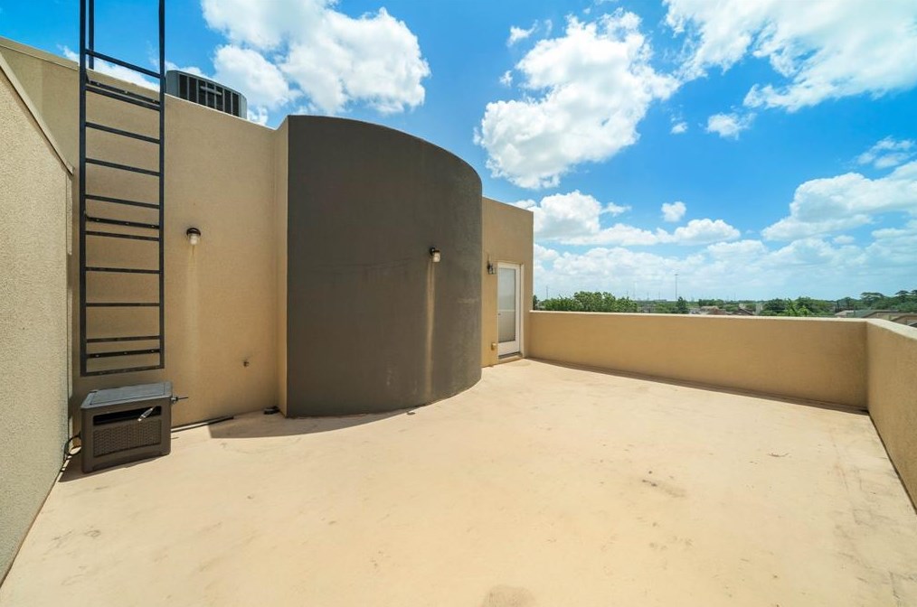 4808 Chenevert St, Houston TX  77004-4127 exterior